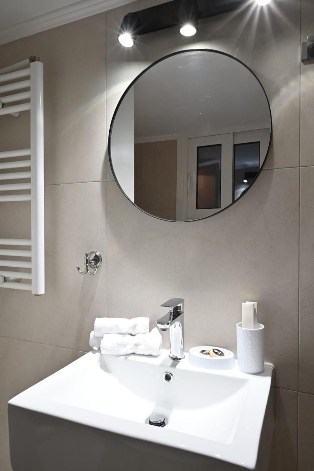 Modern Two Bedroom Apartment At Koukaki Атина Екстериор снимка